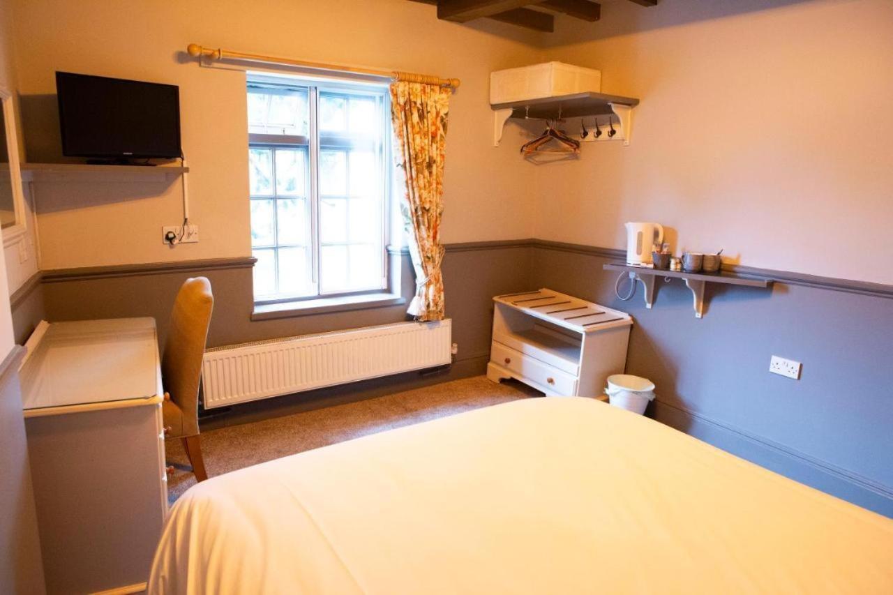Ye Old Boote Inn Whittington  Ngoại thất bức ảnh